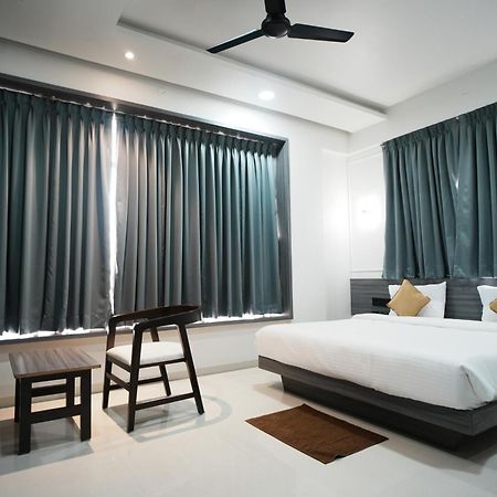 Hotel Oberon Szolápur Kültér fotó