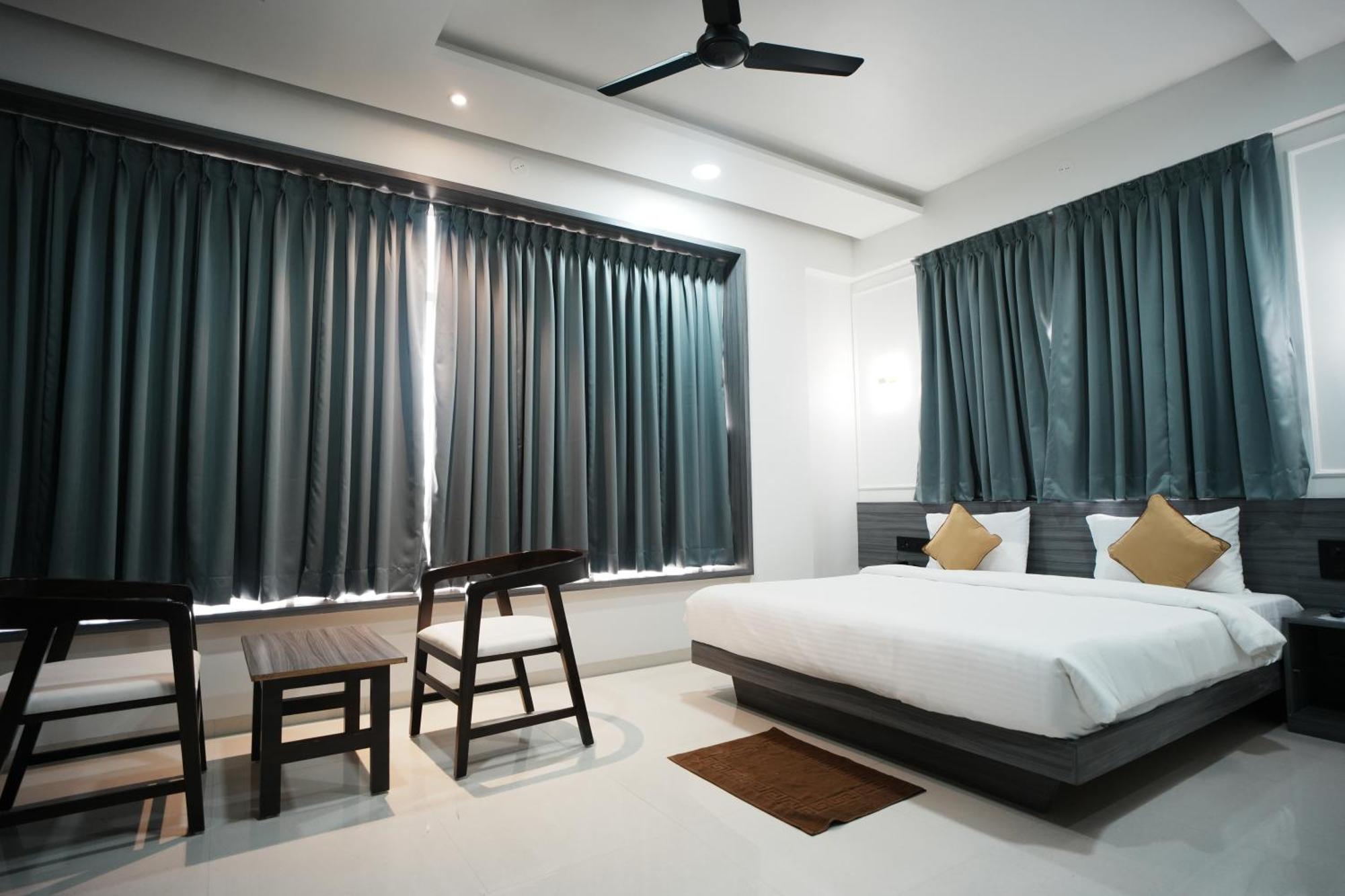Hotel Oberon Szolápur Kültér fotó